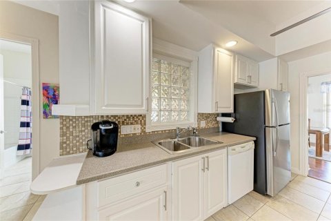 House in Venice, Florida 5 bedrooms, 235.69 sq.m. № 2398468 - photo 18