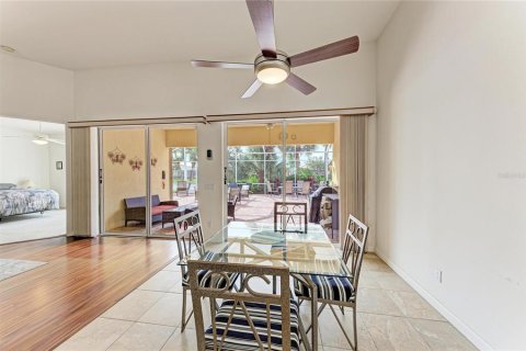 House in Venice, Florida 5 bedrooms, 235.69 sq.m. № 2398468 - photo 23