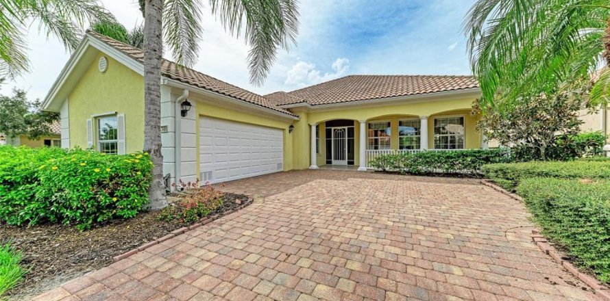 House in Venice, Florida 5 bedrooms, 235.69 sq.m. № 2398468