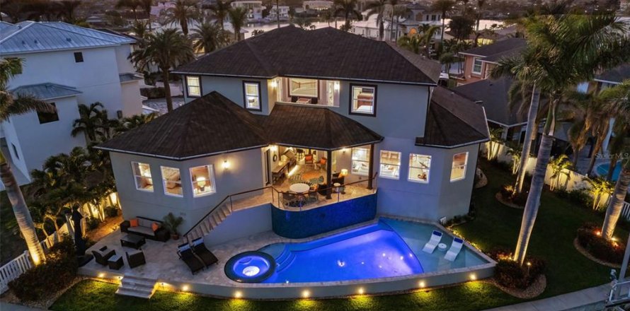 Villa ou maison à Saint Petersburg, Floride 4 chambres, 369.38 m2 № 1803540