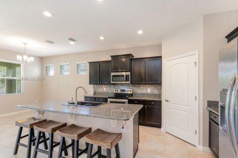 Casa en alquiler en Palm Bay, Florida, 4 dormitorios № 2050162 - foto 13