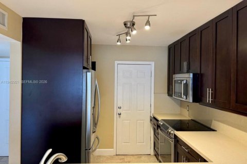 Copropriété à louer à Miami, Floride: 1 chambre, 88.63 m2 № 1999234 - photo 3