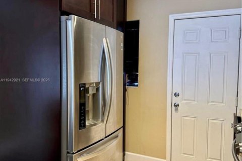 Copropriété à louer à Miami, Floride: 1 chambre, 88.63 m2 № 1999234 - photo 4