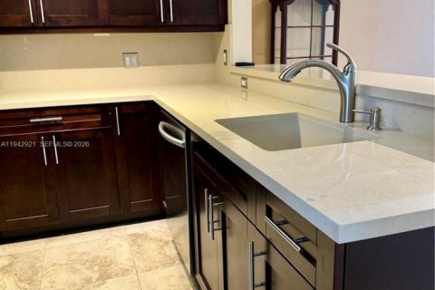 Copropriété à louer à Miami, Floride: 1 chambre, 88.63 m2 № 1999234 - photo 2