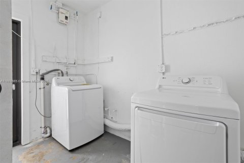 Commercial property in Miami, Florida 195.65 sq.m. № 1931995 - photo 26