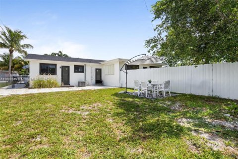 Commercial property in Miami, Florida 195.65 sq.m. № 1931995 - photo 14