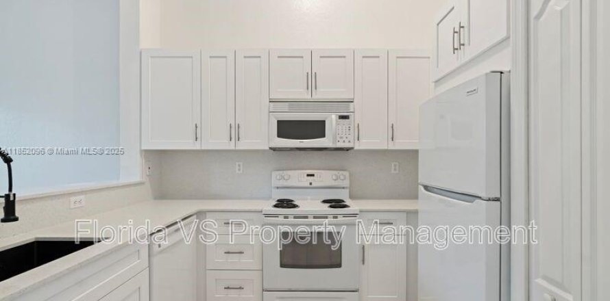 Condominio en Homestead, Florida, 2 dormitorios № 1858738