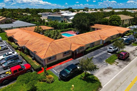 Propiedad comercial en venta en Coral Springs, Florida № 2154087 - foto 1