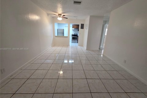 Propiedad comercial en venta en Coral Springs, Florida № 2154087 - foto 16