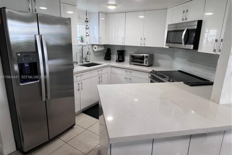 Condominio en venta en Doral, Florida, 1 dormitorio, 75.25 m2 № 2029089 - foto 2