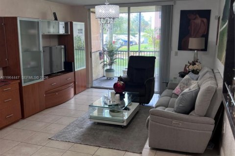 Condominio en venta en Doral, Florida, 1 dormitorio, 75.25 m2 № 2029089 - foto 3