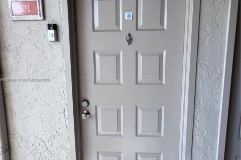 Condominio en Doral, Florida, 1 dormitorio  № 2029089