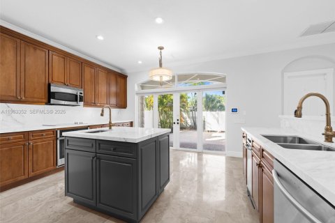 Villa ou maison à vendre à Fort Lauderdale, Floride: 4 chambres, 333.7 m2 № 2033467 - photo 11