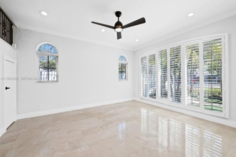 Villa ou maison à vendre à Fort Lauderdale, Floride: 4 chambres, 333.7 m2 № 2033467 - photo 17