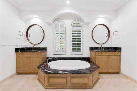 Villa ou maison à vendre à Fort Lauderdale, Floride: 4 chambres, 333.7 m2 № 2033467 - photo 25