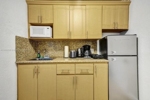 Condominio en venta en Miami Beach, Florida, 32.52 m2 № 1861722 - foto 6