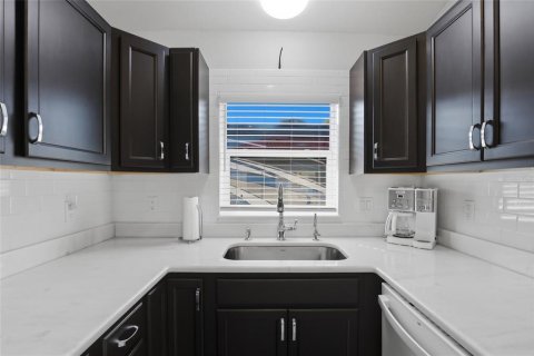 House in Port Charlotte, Florida 1 bedroom, 39.48 sq.m. № 2166588 - photo 15