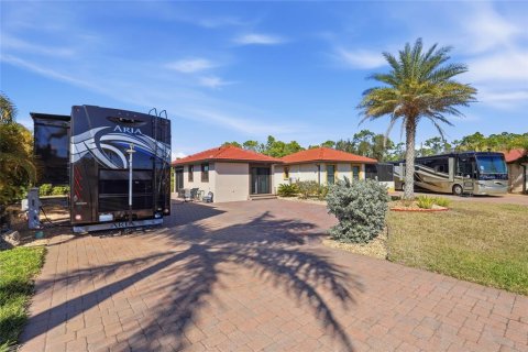 House in Port Charlotte, Florida 1 bedroom, 39.48 sq.m. № 2166588 - photo 4