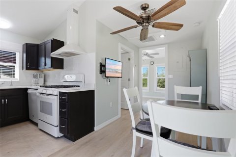 House in Port Charlotte, Florida 1 bedroom, 39.48 sq.m. № 2166588 - photo 9
