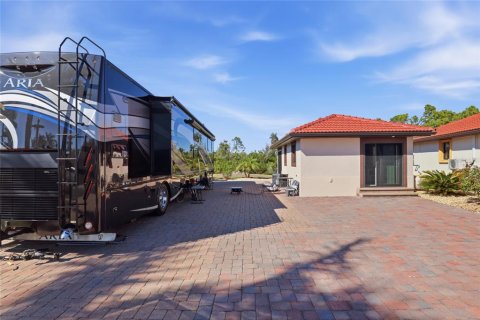 House in Port Charlotte, Florida 1 bedroom, 39.48 sq.m. № 2166588 - photo 6