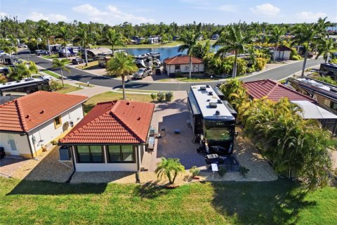 House in Port Charlotte, Florida 1 bedroom, 39.48 sq.m. № 2166588 - photo 28