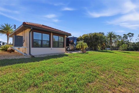 House in Port Charlotte, Florida 1 bedroom, 39.48 sq.m. № 2166588 - photo 24