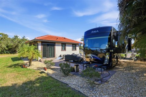 House in Port Charlotte, Florida 1 bedroom, 39.48 sq.m. № 2166588 - photo 23