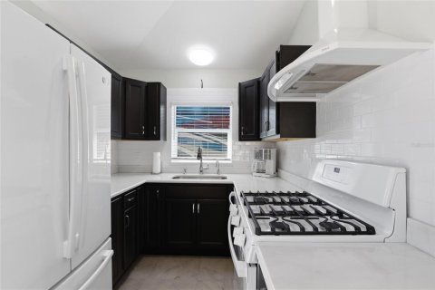 House in Port Charlotte, Florida 1 bedroom, 39.48 sq.m. № 2166588 - photo 13