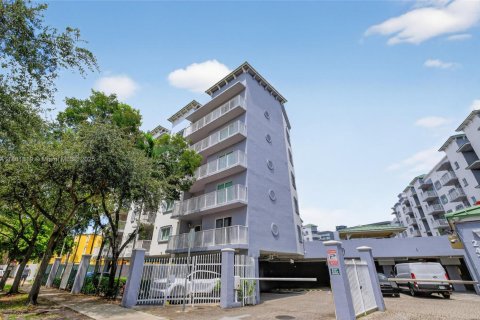 Condo in Miami, Florida, 2 bedrooms  № 1929525 - photo 22