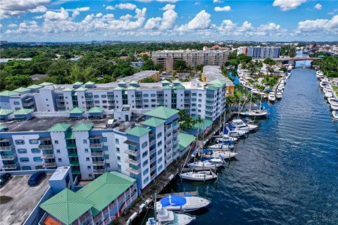 Condo in Miami, Florida, 2 bedrooms  № 1929525 - photo 23