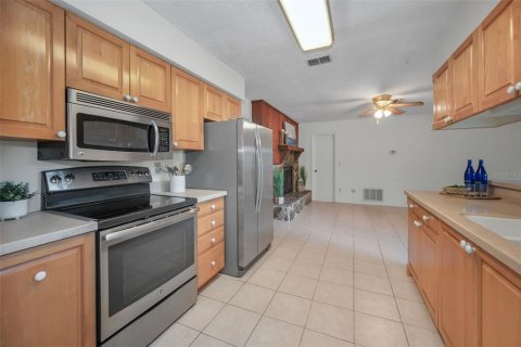 House in Dunedin, Florida 4 bedrooms, 192.87 sq.m. № 1909768 - photo 18