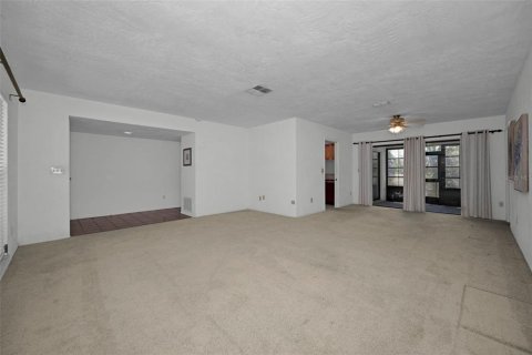 House in Dunedin, Florida 4 bedrooms, 192.87 sq.m. № 1909768 - photo 11