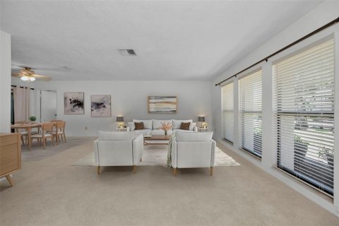 House in Dunedin, Florida 4 bedrooms, 192.87 sq.m. № 1909768 - photo 10