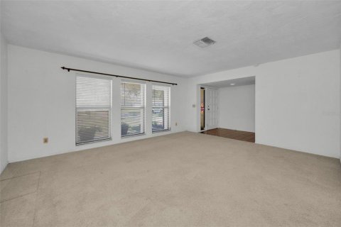 House in Dunedin, Florida 4 bedrooms, 192.87 sq.m. № 1909768 - photo 7