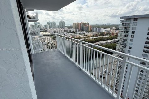 Снять в аренду кондоминиум в Санни-Айлс-Бич, Флорида 2 спальни, 170.94м2, № 2035867 - фото 4