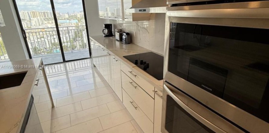 Кондоминиум с 2 спальнями в Санни-Айлс-Бич, Флорида № 2035867