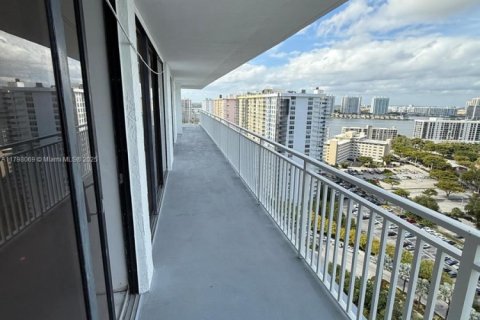 Снять в аренду кондоминиум в Санни-Айлс-Бич, Флорида 2 спальни, 170.94м2, № 2035867 - фото 6