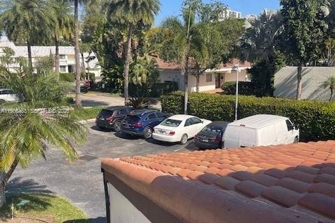 Touwnhouse à vendre à Aventura, Floride: 3 chambres, 188.78 m2 № 2010559 - photo 18