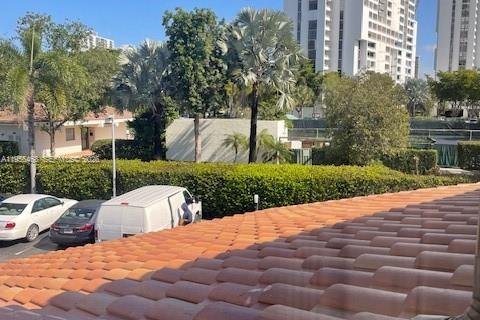 Touwnhouse à vendre à Aventura, Floride: 3 chambres, 188.78 m2 № 2010559 - photo 17