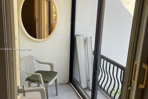 Touwnhouse à vendre à Aventura, Floride: 3 chambres, 188.78 m2 № 2010559 - photo 16