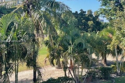 Touwnhouse à vendre à Aventura, Floride: 3 chambres, 188.78 m2 № 2010559 - photo 3