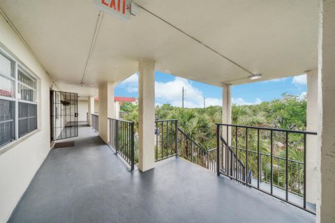 Copropriété à louer à Lauderdale Lakes, Floride: 2 chambres, 89.19 m2 № 2261896 - photo 2