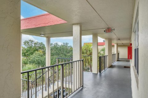 Copropriété à louer à Lauderdale Lakes, Floride: 2 chambres, 89.19 m2 № 2261896 - photo 24