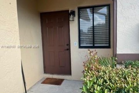 Touwnhouse à louer à Sunrise, Floride: 3 chambres, 123.56 m2 № 2026484 - photo 2