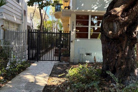 Copropriété à louer à Miami Beach, Floride: 49.24 m2 № 2025827 - photo 2