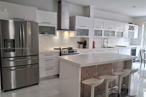 Townhouse in Doral, Florida 3 bedrooms, 211.45 sq.m. № 1924811 - photo 10
