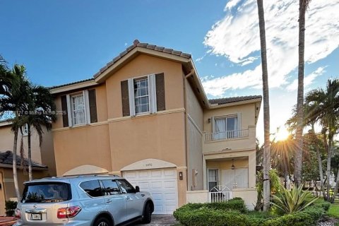 Townhouse in Doral, Florida 3 bedrooms, 211.45 sq.m. № 1924811 - photo 1