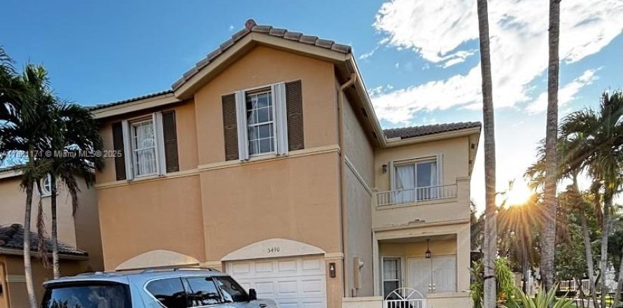 Townhouse in Doral, Florida 3 bedrooms, 211.45 sq.m. № 1924811