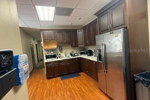 Immobilier commercial à vendre à Orlando, Floride: 623 m2 № 2132253 - photo 2