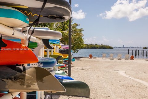 Condo in Miami, Florida, 2 bedrooms  № 2060827 - photo 23